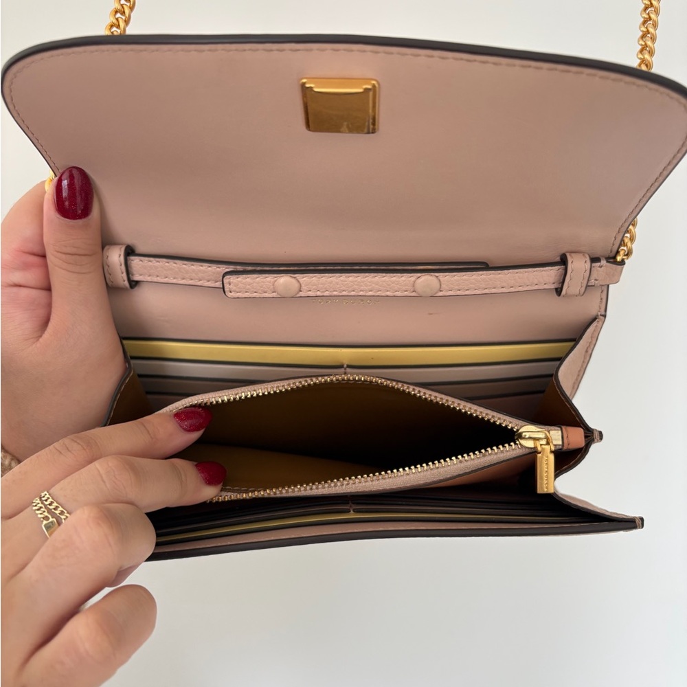 Tory Burch Robinson Wallet Crossbody in Blush - Picture 9 of 11